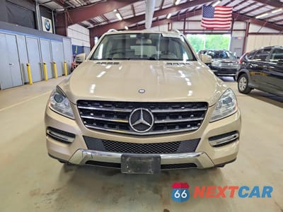 Piąte zdjęcie samochodu w środku: 2013 MERCEDES-BENZ ML 350 4MATIC VIN:4JGDA5HB5DA103279 - miniatura