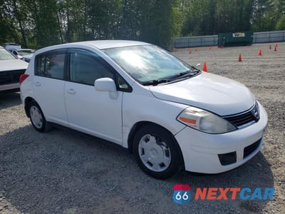 Czwarte zdjęcie samochodu z boku: 2009 NISSAN VERSA 1.8 S VIN:3N1BC13E29L440575 - miniatura