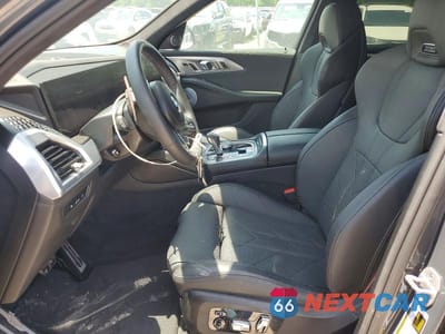 Zdjęcie 7 z 13 samochodu: 2025 BMW XM VIN:5YM23CS06S9Z37228 - miniatura