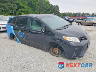 Czwarte zdjęcie samochodu z boku: 2020 TOYOTA SIENNA L VIN:5TDZZ3DCXLS086440 - miniatura