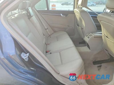 Zdjęcie 10 z 12 samochodu: 2014 MERCEDES-BENZ C 250 VIN:WDDGF4HB5ER307330 - miniatura