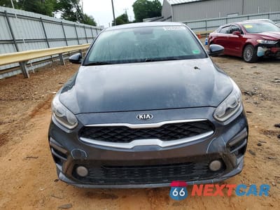 Piąte zdjęcie samochodu w środku: 2019 KIA FORTE LXS VIN:3KPF24AD5KE077390 - miniatura
