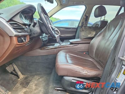Zdjęcie 7 z 14 samochodu: 2015 BMW X5 XDRIVE35I VIN:5UXKR0C56F0P01882 - miniatura