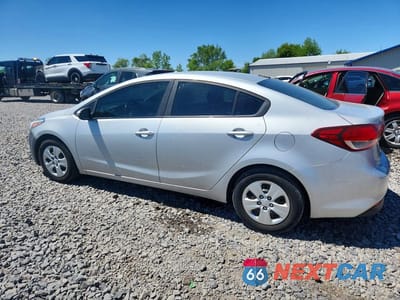 Drugie zdjęcie samochodu z przodu: 2018 KIA FORTE LX VIN:3KPFK4A75JE213963 - miniatura