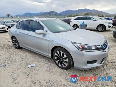 Czwarte zdjęcie samochodu z boku: 2014 HONDA ACCORD HYBRID EXL VIN:1HGCR6F56EA010477 - miniatura