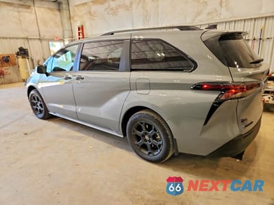 Drugie zdjęcie samochodu z przodu: 2026 TOYOTA SIENNA WOODLAND EDITION VIN:5TDCSKFC6TS247576 - miniatura