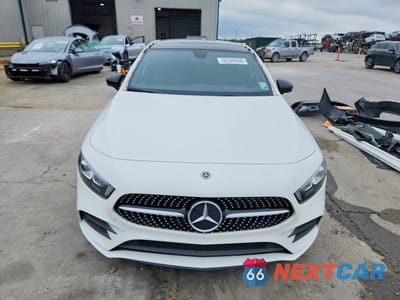 Piąte zdjęcie samochodu w środku: 2022 MERCEDES-BENZ A 220 VIN:W1K3G4EB5NJ367767 - miniatura