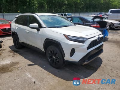 Czwarte zdjęcie samochodu z boku: 2022 TOYOTA RAV4 SE VIN:JTM16RFV8NJ015549 - miniatura