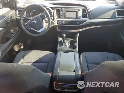 Zdjęcie 8 z 13 samochodu: 2019 TOYOTA HIGHLANDER LE VIN:5TDZARFH9KS043130 - miniatura