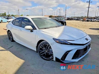 Czwarte zdjęcie samochodu z boku: 2025 TOYOTA CAMRY SE VIN:4T1DAACKXSU113320 - miniatura