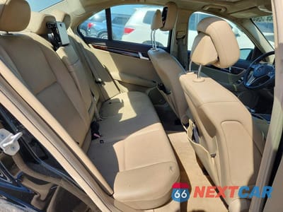 Zdjęcie 10 z 12 samochodu: 2012 MERCEDES-BENZ C 250 VIN:WDDGF4HB6CR203295 - miniatura