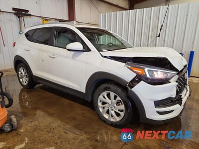 Czwarte zdjęcie samochodu z boku: 2019 HYUNDAI TUCSON VALUE VIN:KM8J3CA40KU930390 - miniatura