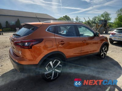 Trzecie zdjęcie samochodu z tyłu: 2021 NISSAN ROGUE SPORT SL VIN:JN1BJ1CW9MW442129 - miniatura