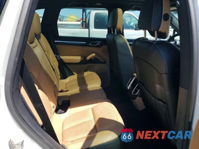 Zdjęcie 10 z 12 samochodu: 2016 PORSCHE CAYENNE VIN:WP1AA2A21GLA06426 - miniatura