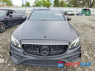 Piąte zdjęcie samochodu w środku: 2019 MERCEDES-BENZ E 300 4MATIC VIN:WDDZF4KB5KA489011 - miniatura