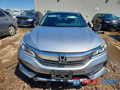 Piąte zdjęcie samochodu w środku: 2017 HONDA ACCORD LX VIN:1HGCR2F30HA276475 - miniatura