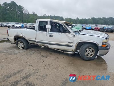 Czwarte zdjęcie samochodu z boku: 2001 CHEVROLET SILVERADO C1500 VIN:2GCEC19T311182766 - miniatura