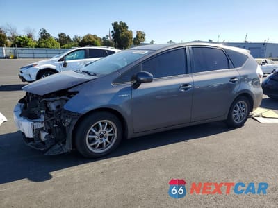 2013 TOYOTA PRIUS V THREE JTDZN3EU8D3266652 - główne zdjęcie licytacji z USA - miniatura