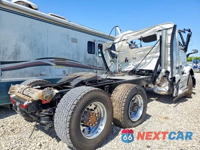 Czwarte zdjęcie samochodu z boku: 2026 VOLVO VNR SEMI TRUCK VIN:4V4WC9DH5TN713574 - miniatura