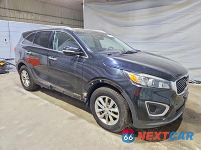 Czwarte zdjęcie samochodu z boku: 2016 KIA SORENTO LX V6 VIN:5XYPGDA5XGG084392 - miniatura