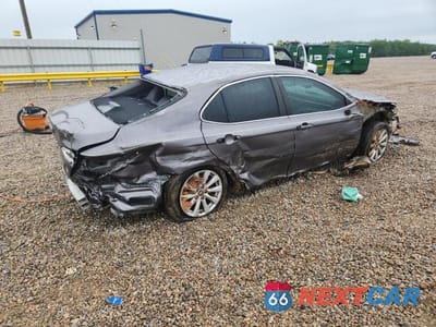 Trzecie zdjęcie samochodu z tyłu: 2018 TOYOTA CAMRY LE VIN:4T1B11HK9JU635032 - miniatura