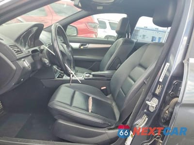 Zdjęcie 7 z 12 samochodu: 2009 MERCEDES-BENZ C 300 VIN:WDDGF54XX9R067611 - miniatura