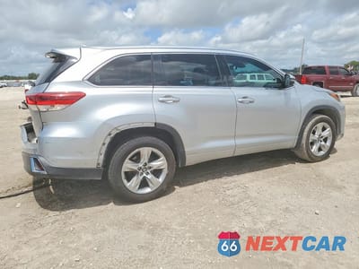 Trzecie zdjęcie samochodu z tyłu: 2017 TOYOTA HIGHLANDER HYBRID LE VIN:5TDDZRFH0HS446196 - miniatura