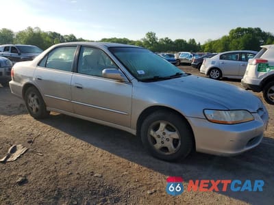 Czwarte zdjęcie samochodu z boku: 1998 HONDA ACCORD EX VIN:1HGCG6672WA257360 - miniatura