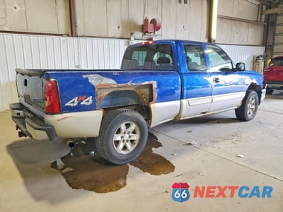 Trzecie zdjęcie samochodu z tyłu: 2004 CHEVROLET SILVERADO K1500 VIN:1GCEK19T04Z333576 - miniatura