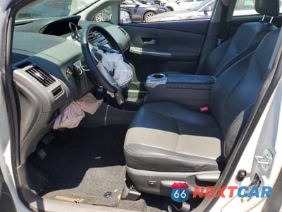 Zdjęcie 7 z 12 samochodu: 2014 TOYOTA PRIUS V FIVE VIN:JTDZN3EU7E3355467 - miniatura