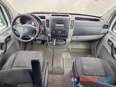 Zdjęcie 8 z 13 samochodu: 2018 MERCEDES BENZ SPRINTER 2500 VIN:WD3PE7CDXJP618033 - miniatura
