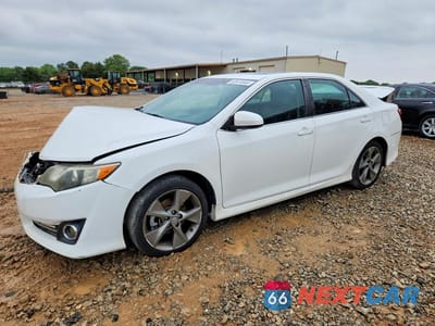 2014 TOYOTA CAMRY SE SPORT 4T1BF1FK4EU726624 - główne zdjęcie licytacji z USA - miniatura