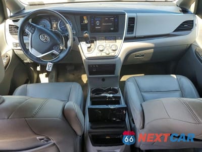 Zdjęcie 8 z 13 samochodu: 2015 TOYOTA SIENNA XLE 8-PASSENGER VIN:5TDYK3DC3FS671333 - miniatura