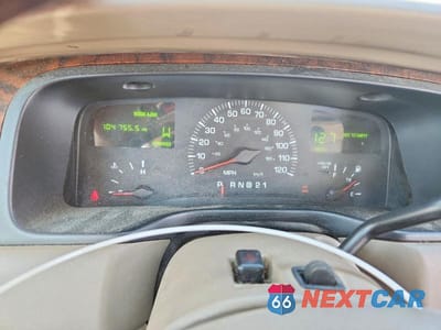 Zdjęcie 9 z 12 samochodu: 2000 LINCOLN TOWN CAR VIN:1LNHM83W0YY938434 - miniatura