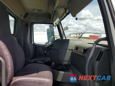Piąte zdjęcie samochodu w środku: 2024 VOLVO VN VNL VIN:4V4NC9EH1RN640593 - miniatura