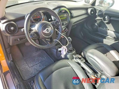 Zdjęcie 8 z 12 samochodu: 2017 MINI COOPER VIN:WMWXP5C30H2F61523 - miniatura