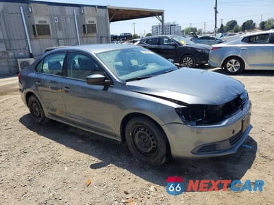 Czwarte zdjęcie samochodu z boku: 2014 VOLKSWAGEN JETTA BASE VIN:3VW2K7AJ7EM248489 - miniatura