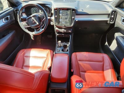 Zdjęcie 8 z 13 samochodu: 2019 VOLVO XC40 T5 MOMENTUM VIN:YV4162XZ1K2014271 - miniatura
