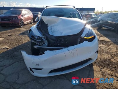 Piąte zdjęcie samochodu w środku: 2023 TESLA MODEL Y VIN:7SAYGDEE0PF780770 - miniatura