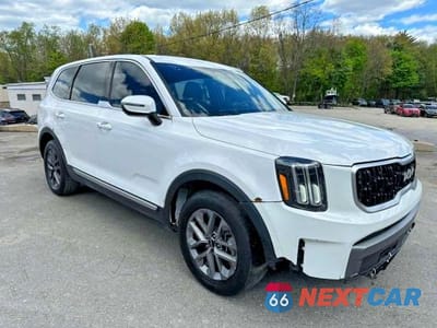 Czwarte zdjęcie samochodu z boku: 2023 KIA TELLURIDE LX VIN:5XYP2DGC8PG353106 - miniatura