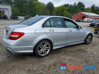 Trzecie zdjęcie samochodu z tyłu: 2012 MERCEDES-BENZ C 300 4MATIC VIN:WDDGF8BB8CR210944 - miniatura