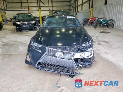 Piąte zdjęcie samochodu w środku: 2019 LEXUS IS 300 VIN:JTHC81D29K5038225 - miniatura