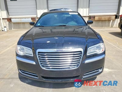 Piąte zdjęcie samochodu w środku: 2014 CHRYSLER 300 VIN:2C3CCAAG5EH128005 - miniatura