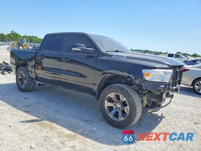 Czwarte zdjęcie samochodu z boku: 2019 RAM 1500 BIG HORN VIN:1C6SRFFT9KN585189 - miniatura