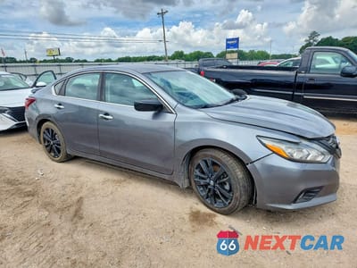 Czwarte zdjęcie samochodu z boku: 2018 NISSAN ALTIMA 2.5 SR VIN:1N4AL3AP8JC200543 - miniatura