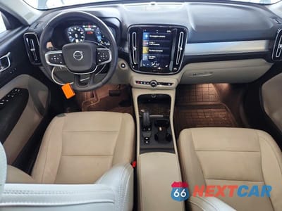 Zdjęcie 8 z 12 samochodu: 2021 VOLVO XC40 T5 MOMENTUM VIN:YV4162UK8M2409381 - miniatura