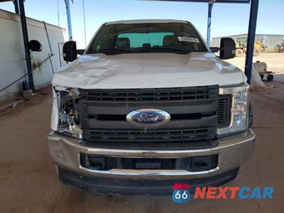 Piąte zdjęcie samochodu w środku: 2017 FORD F350 SUPER DUTY VIN:1FT8X3BT5HED34854 - miniatura