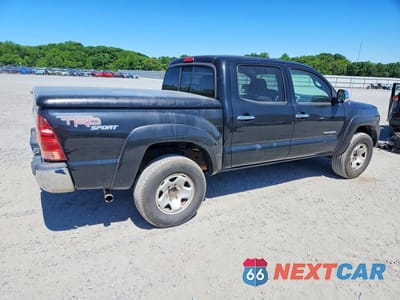 Trzecie zdjęcie samochodu z tyłu: 2005 TOYOTA TACOMA DOUBLE CAB PRERUNNER VIN:3TMJU62N45M002861 - miniatura
