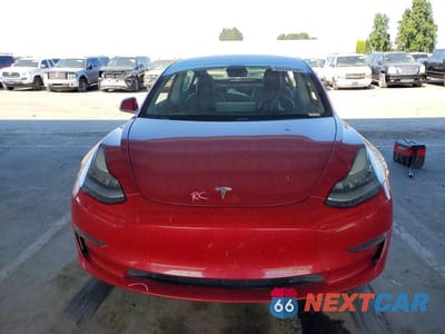 Piąte zdjęcie samochodu w środku: 2018 TESLA MODEL 3 VIN:5YJ3E1EAXJF028980 - miniatura