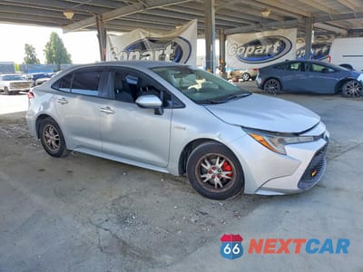 Czwarte zdjęcie samochodu z boku: 2020 TOYOTA COROLLA LE VIN:JTDEBRBE8LJ023568 - miniatura